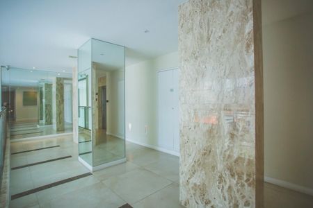 Apartamento à venda com 117m², 3 quartos e 3 vagasHall social