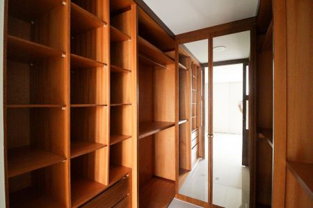 Apartamento à venda com 280m², 4 quartos e 2 vagasSuíte 1