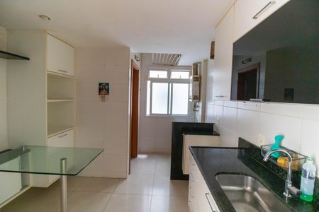 Apartamento à venda com 84m², 2 quartos e 2 vagasCozinha e Área de Serviço