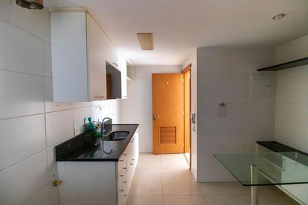 Apartamento à venda com 84m², 2 quartos e 2 vagasCozinha e Área de Serviço