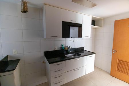Apartamento à venda com 84m², 2 quartos e 2 vagasCozinha e Área de Serviço