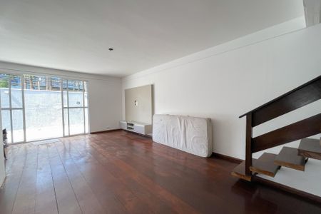 Casa à venda com 297m², 6 quartos e 6 vagas Casa à venda com 297m², 6 quartos e 6 vagasSala