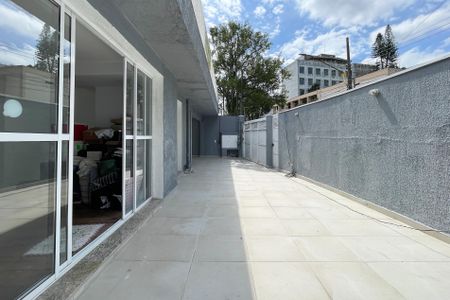 Casa à venda com 297m², 6 quartos e 6 vagas Casa à venda com 297m², 6 quartos e 6 vagasEntrada