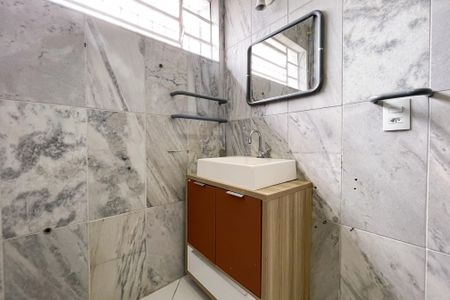 Casa à venda com 297m², 6 quartos e 6 vagas Casa à venda com 297m², 6 quartos e 6 vagasBanheiro Social