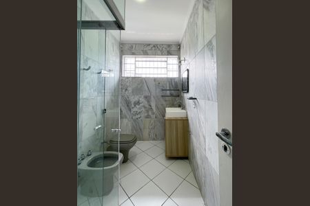 Casa à venda com 297m², 6 quartos e 6 vagas Casa à venda com 297m², 6 quartos e 6 vagasBanheiro Social