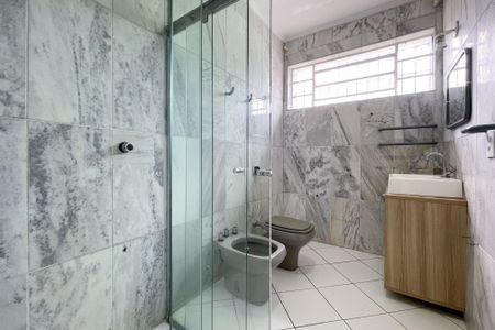 Casa à venda com 297m², 6 quartos e 6 vagas Casa à venda com 297m², 6 quartos e 6 vagasBanheiro Social