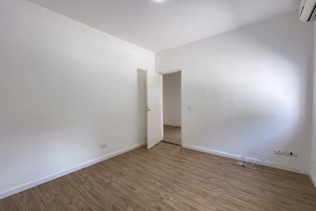 Casa à venda com 297m², 6 quartos e 6 vagas Casa à venda com 297m², 6 quartos e 6 vagasQuarto 1