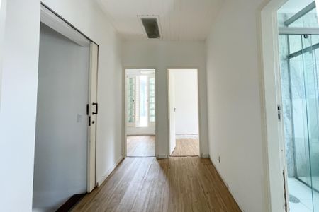 Casa à venda com 297m², 6 quartos e 6 vagas Casa à venda com 297m², 6 quartos e 6 vagasCorredor