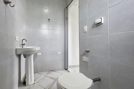 Casa à venda com 297m², 6 quartos e 6 vagas Casa à venda com 297m², 6 quartos e 6 vagasBanheiro de serviço