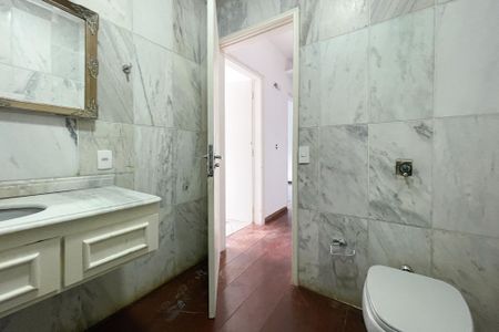 Casa à venda com 297m², 6 quartos e 6 vagas Casa à venda com 297m², 6 quartos e 6 vagasLavabo