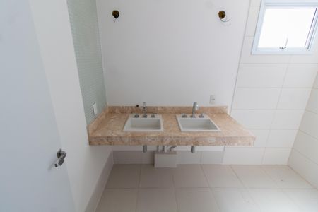 Apartamento à venda com 134m², 3 quartos e 2 vagasBanheiro da Suíte