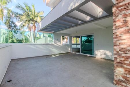 Apartamento à venda com 237m², 3 quartos e 4 vagasQuintal