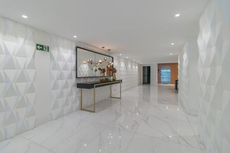 Apartamento à venda com 83m², 2 quartos e 2 vagasHall social