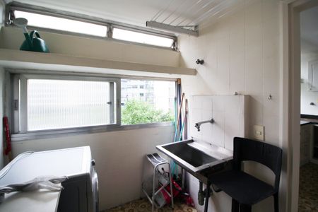 Apartamento à venda com 135m², 3 quartos e 1 vagaÁrea de Serviço