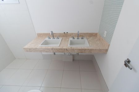 Apartamento à venda com 134m², 3 quartos e 2 vagas Apartamento à venda com 134m², 3 quartos e 2 vagasBANHEIRO DA SUITE