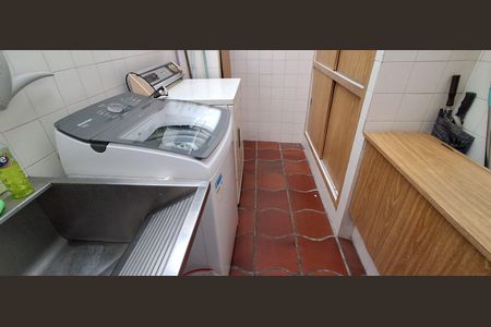 Casa à venda com 240m², 3 quartos e sem vagaÁrea de Serviço