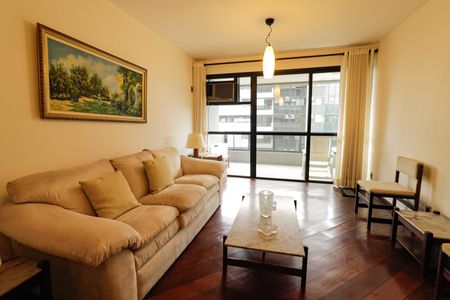 Apartamento à venda com 125m², 4 quartos e 2 vagasSala