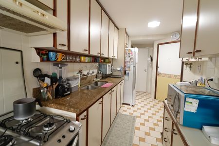 Apartamento à venda com 125m², 4 quartos e 2 vagasCozinha