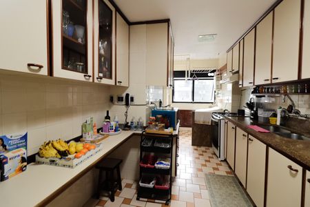 Apartamento à venda com 125m², 4 quartos e 2 vagasCozinha