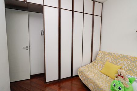 Apartamento à venda com 125m², 4 quartos e 2 vagasQuarto 2