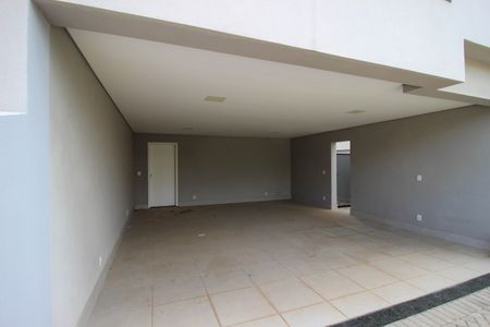 Casa de condomínio para alugar com 405m², 3 quartos e 2 vagasFachada