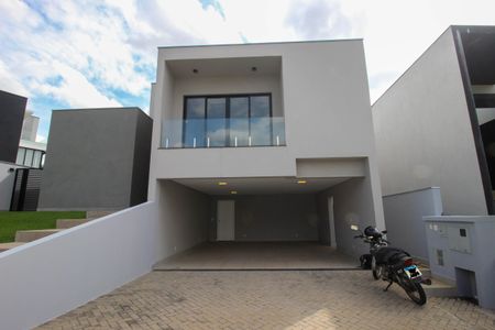 Casa de condomínio para alugar com 405m², 3 quartos e 2 vagasFachada