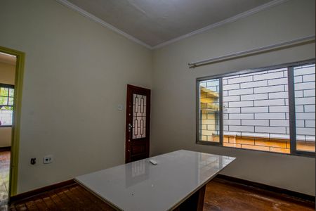 Casa à venda com 300m², 2 quartos e 1 vagaSala