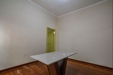 Casa à venda com 300m², 2 quartos e 1 vagaSala