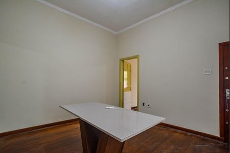 Casa à venda com 300m², 2 quartos e 1 vagaSala