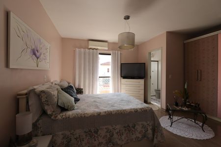 Casa à venda com 205m², 3 quartos e 4 vagasSuíte