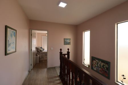 Casa à venda com 205m², 3 quartos e 4 vagasCorredor piso superior