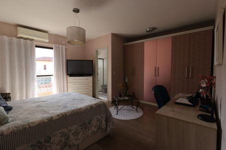 Casa à venda com 205m², 3 quartos e 4 vagasSuíte