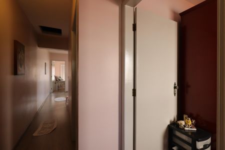 Casa à venda com 205m², 3 quartos e 4 vagasCorredor piso superior