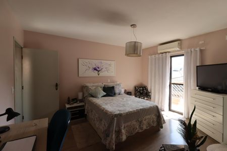 Casa à venda com 205m², 3 quartos e 4 vagasSuíte