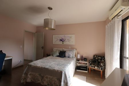 Casa à venda com 205m², 3 quartos e 4 vagasSuíte