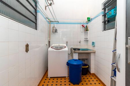 Casa à venda com 400m², 5 quartos e 5 vagasCasa 1 - Área de Serviço