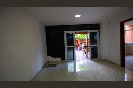 Casa de condomínio à venda com 150m², 2 quartos e 1 vagaSala
