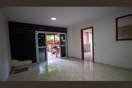 Casa de condomínio à venda com 150m², 2 quartos e 1 vagaSala