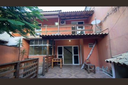 Casa de condomínio à venda com 150m², 2 quartos e 1 vagaQuintal