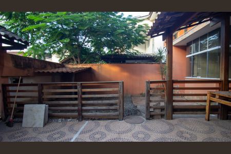 Casa de condomínio à venda com 150m², 2 quartos e 1 vagaQuintal