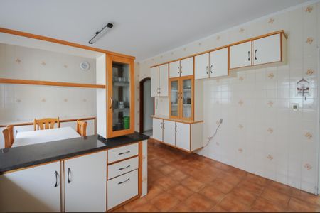 Casa à venda com 256m², 5 quartos e 4 vagas Casa à venda com 256m², 5 quartos e 4 vagasCozinha