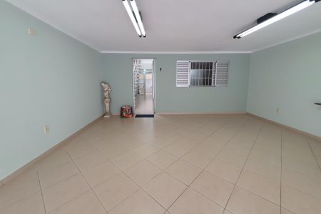 Casa à venda com 256m², 5 quartos e 4 vagas Casa à venda com 256m², 5 quartos e 4 vagasGaragem