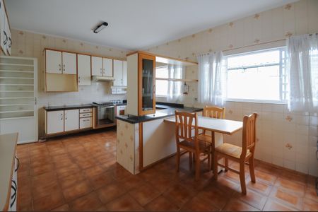 Casa à venda com 256m², 5 quartos e 4 vagas Casa à venda com 256m², 5 quartos e 4 vagasCozinha