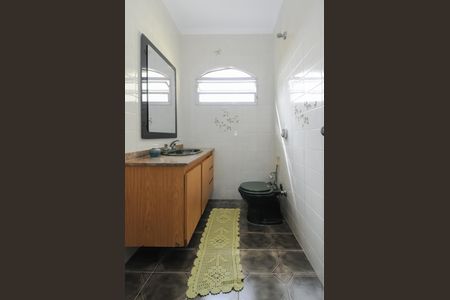 Casa à venda com 256m², 5 quartos e 4 vagas Casa à venda com 256m², 5 quartos e 4 vagasBanheiro Social