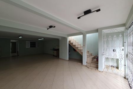 Casa à venda com 256m², 5 quartos e 4 vagas Casa à venda com 256m², 5 quartos e 4 vagasGaragem