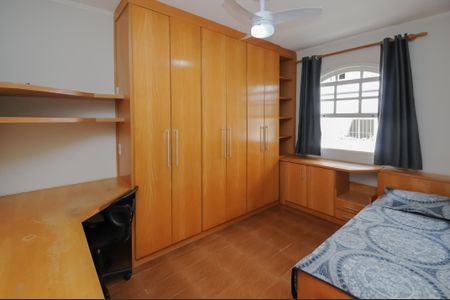 Casa à venda com 256m², 5 quartos e 4 vagas Casa à venda com 256m², 5 quartos e 4 vagasQuarto 1