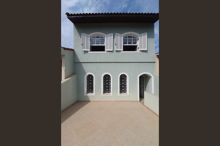 Casa à venda com 256m², 5 quartos e 4 vagas Casa à venda com 256m², 5 quartos e 4 vagasVaranda da Sala