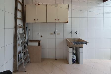 Casa à venda com 256m², 5 quartos e 4 vagas Casa à venda com 256m², 5 quartos e 4 vagasÁrea de Serviço