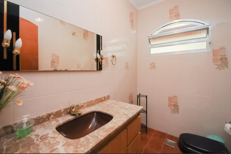 Casa à venda com 256m², 5 quartos e 4 vagas Casa à venda com 256m², 5 quartos e 4 vagasLavabo