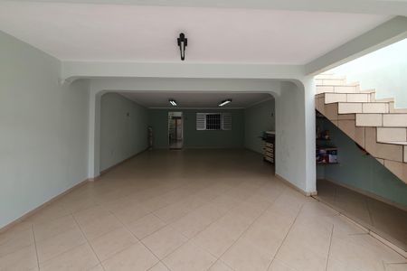 Casa à venda com 256m², 5 quartos e 4 vagas Casa à venda com 256m², 5 quartos e 4 vagasGaragem